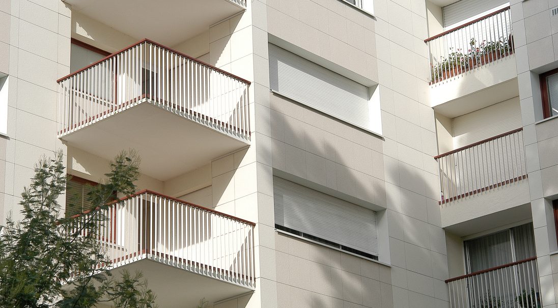 Fassade Les Faunes Wohnung, La Baule - Verkleidung mit Unterkonstruktion (VmU), Planungsbüro: SOCOTEC