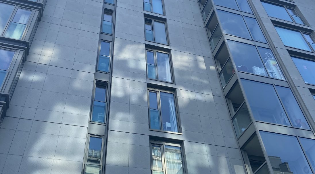 CAREA FASSADE - Referenzbeispiel: Fassade Wohngebäude, Totenham (UK). Entdecken Sie unsere anderen Leistungen von Offices.