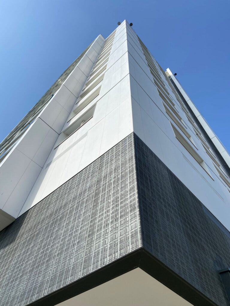 16  Angouleme Res Tour Pajot ACA URB LISSE VELOUTE 02 scaled 1