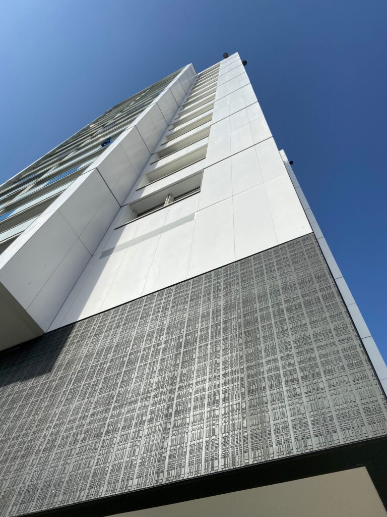 16  Angouleme Res Tour Pajot ACA URB LISSE VELOUTE 03 scaled 1