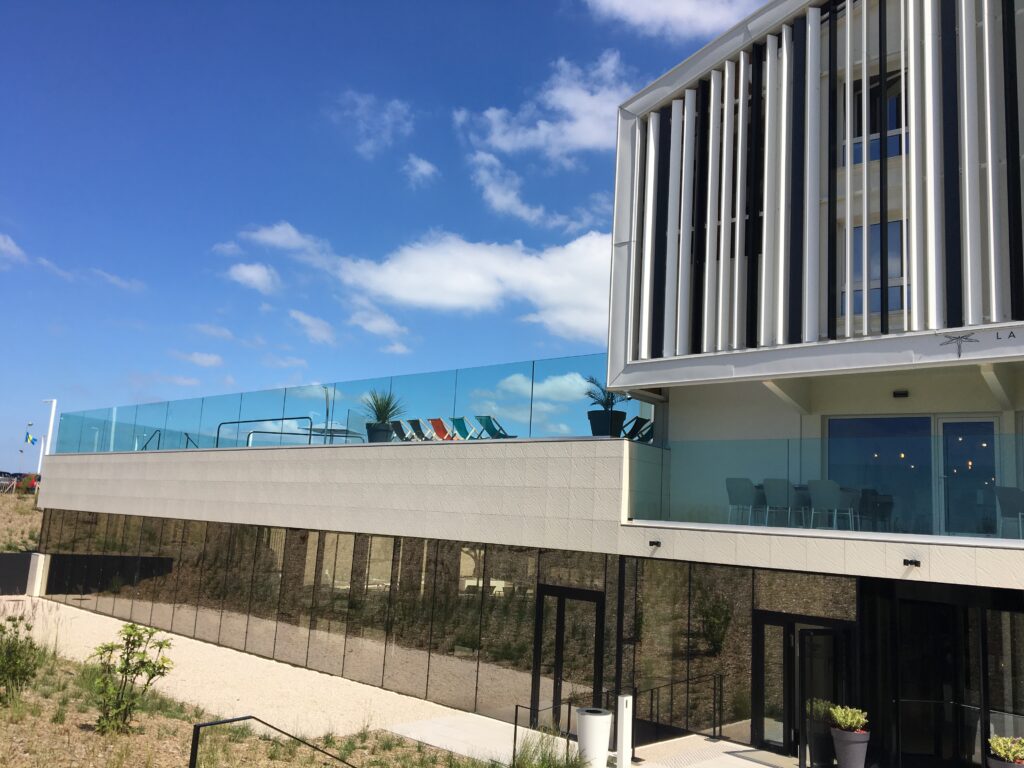 17 Chatelaillon Mercure Ibis ARD GRA ART GRA Courbes Ter Hotel 12 scaled