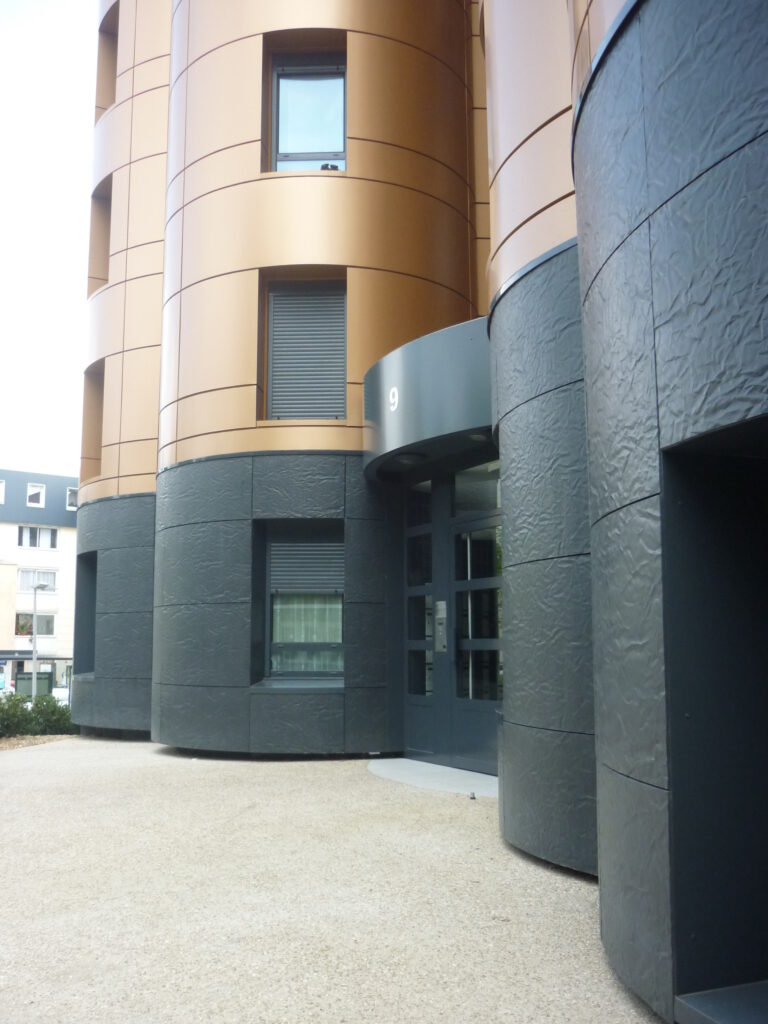 75 PARIS TOURS DES JEUNES MARIES ART RHO 2 scaled