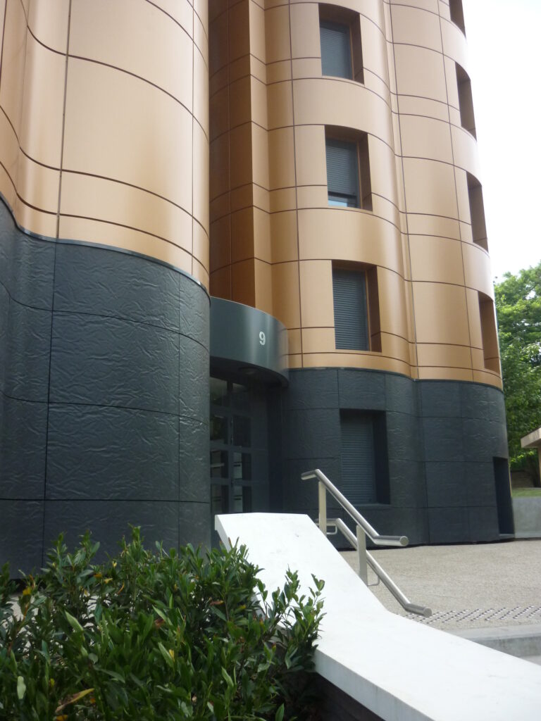 75 PARIS TOURS DES JEUNES MARIES ART RHO 5 scaled