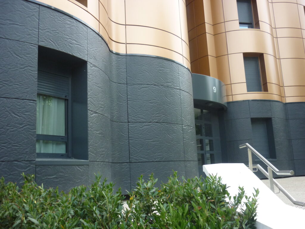 75 PARIS TOURS DES JEUNES MARIES ART RHO 6 scaled