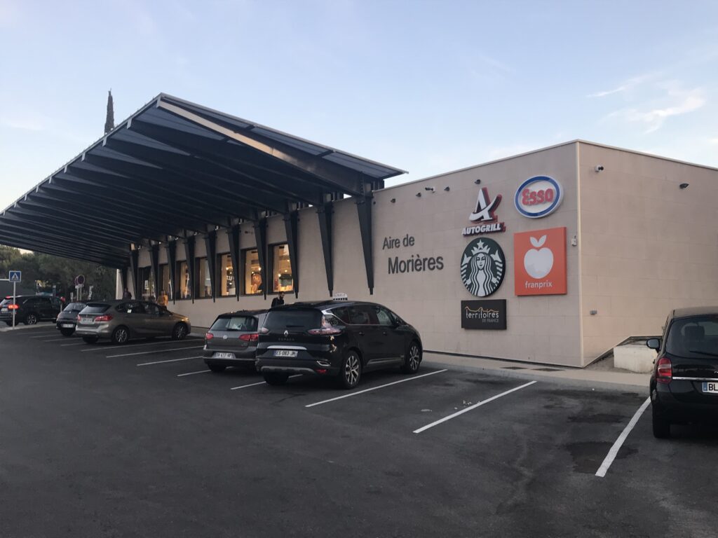 83 Aire de service MORIERES LES AVIGNONS ARD COQ HOGGAR PLT 1 scaled