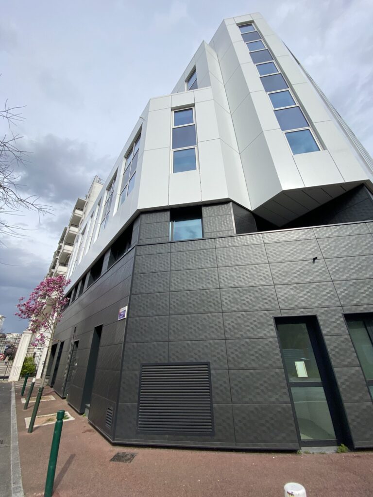 92 Suresnes Bureaux rue Salomon de Rothschild AQU PIX Reno Ter 02 scaled 1