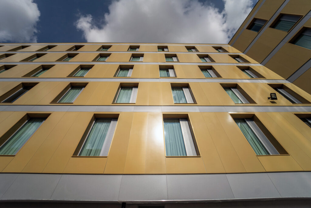 UK Ashford Victoria Point New Hotel ACA ART LV LB Vertical 17