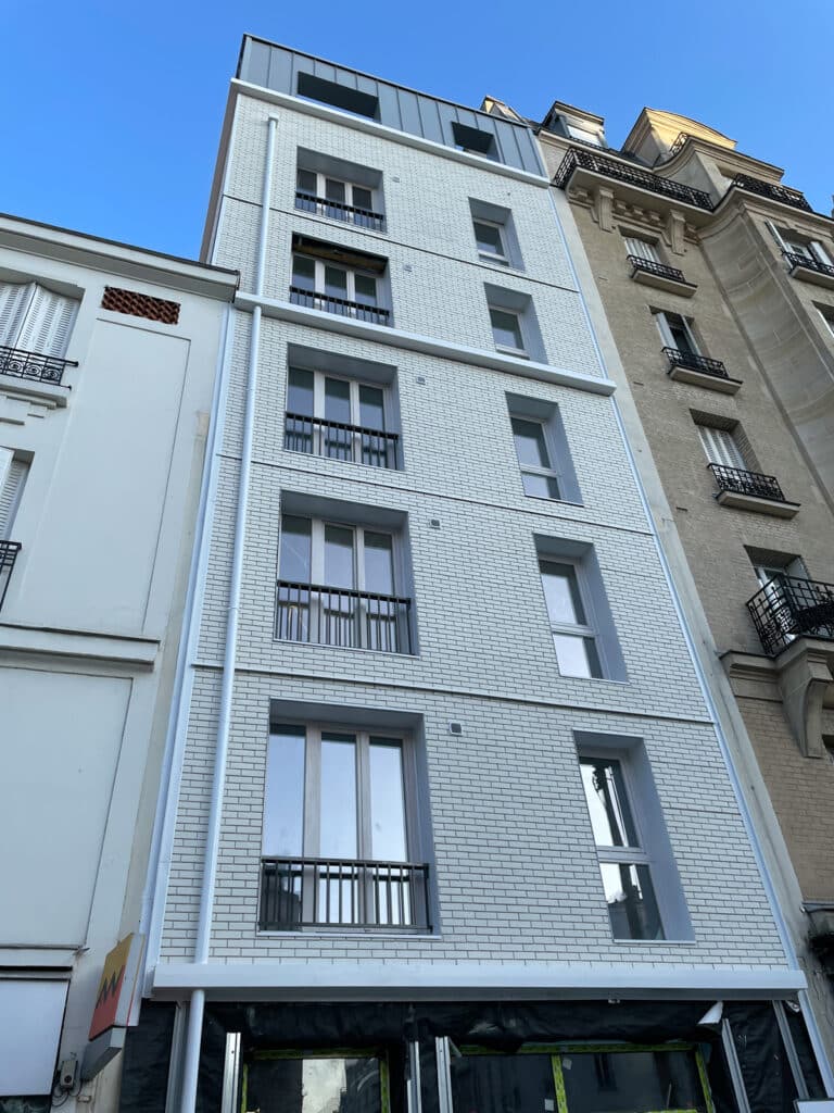 77 Fontainebleau Res Coreal ALP GRAF 900 01